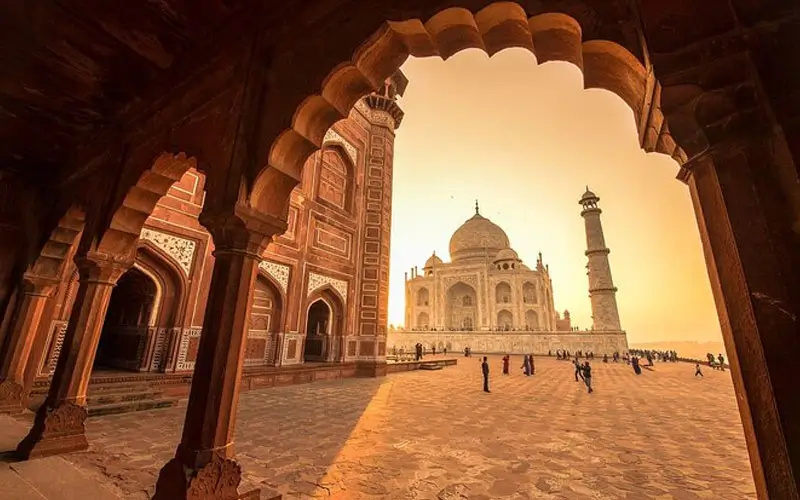21 Day Luxury North India Tour – Golden Triangle, Rajasthan and Ganges Cruise